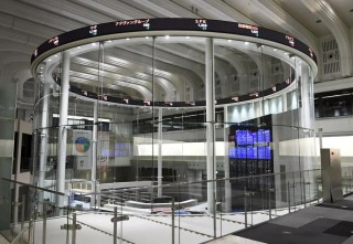 日元再临极限关口：历史级干预会不会重演？日本工资增长能否撑起2%通胀 美日USDJPY走势