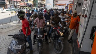 印度为抑制燃油价格暴涨，税收收入遭受“重创”