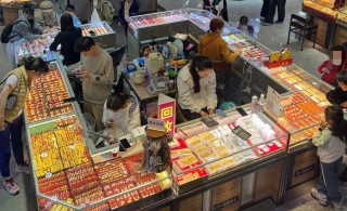 金价回调，水贝市场人气反升！从“囤金条”到“买情绪”，黄金麻将半日被抢空