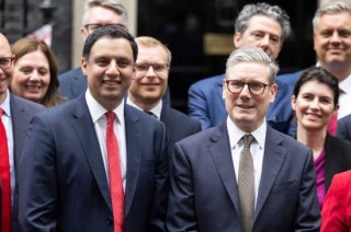 暂逃下台危机的斯塔默淡化工党内部分歧 将矛头指向英国改革党