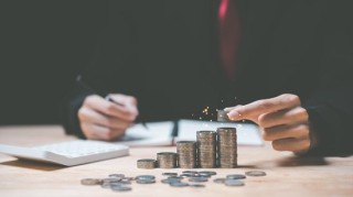 前海联合财险变局时刻：钜盛华所持20%股权将七折拍卖，总经理李功霓履职一年后辞任