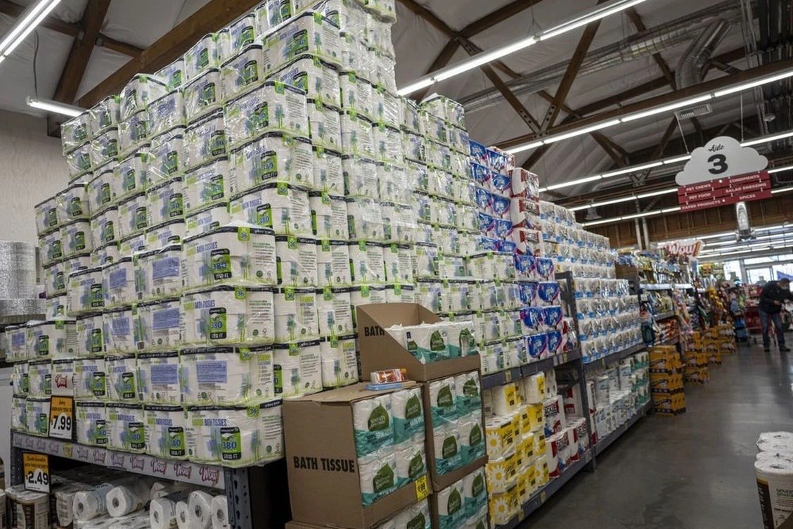 美国将陷厕纸危机？业内人士警告：特朗普关税政策严重扰乱纸浆供应  第1张