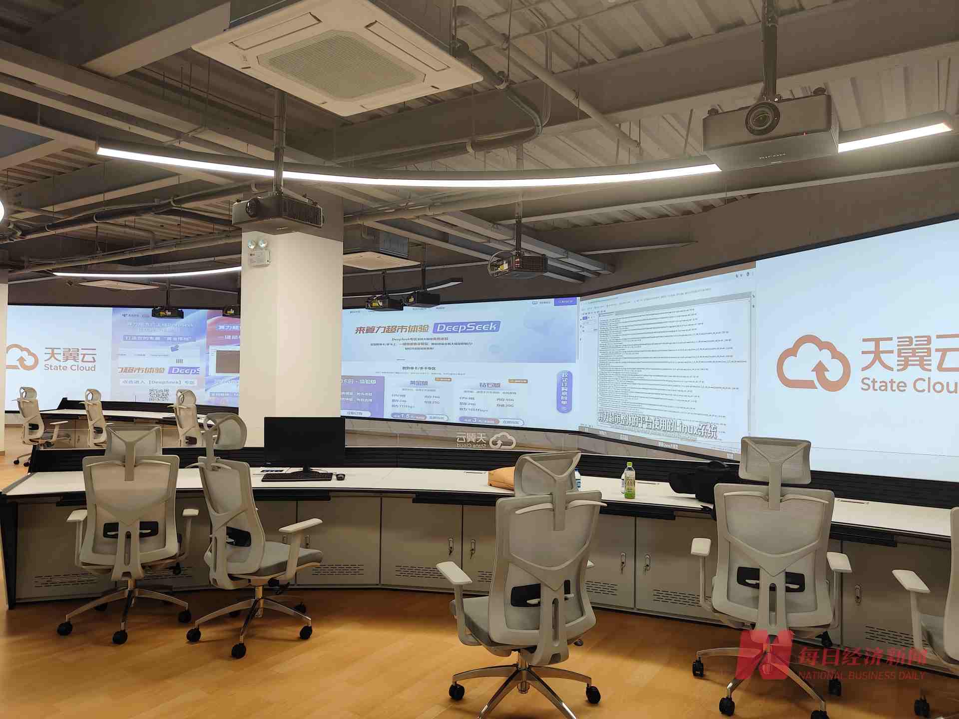 DeepSeek改变国产算力命运 算力服务正从“毛坯房”向“拎包入住”转型 | 一线调研  第2张