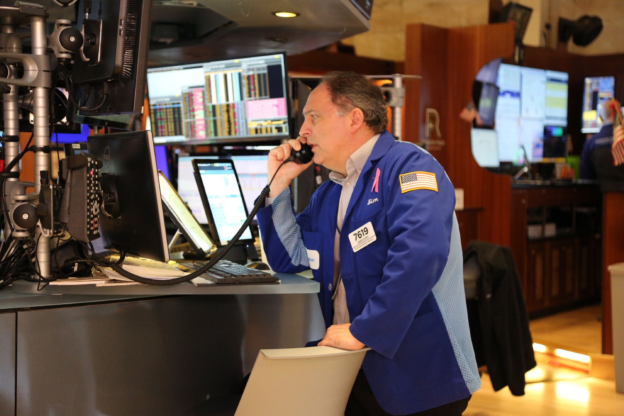 “避险之王”不再避险？29万亿美元美债市场遭大规模抛售！美联储降息预期一天一变：从5次降为4次  第1张