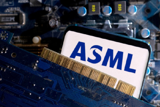 一周外盘头条|特朗普：鲍威尔“越早走人越好” 金价再创新高 4000美元可期？ 黄仁勋：中国市场至关重要  第12张