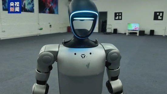 人形机器人半马奖项发布！宇树科技回应G1摔倒：未参赛，最近事多！夺冠机器人背后股东涉这些上市公司  第10张