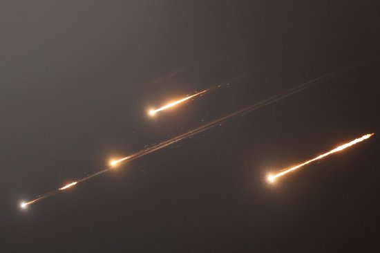 伊朗以导弹齐射回应以色列的大规模袭击 第1张 伊朗以导弹齐射回应以色列的大规模袭击 第1张