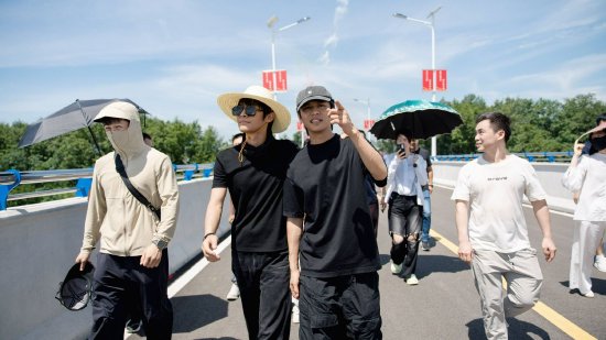 三只羊捐资2000万建桥 小杨哥现身通车仪式  第1张