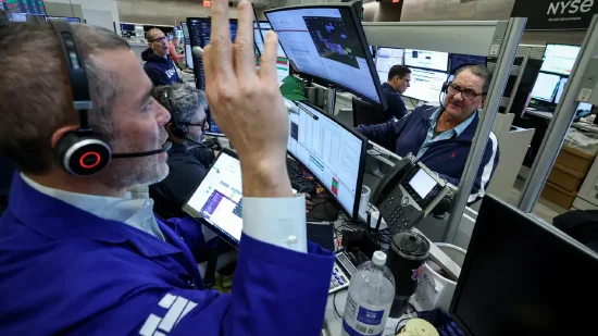 午盘：美股维持跌势 特朗普关税威胁导致资金逃离美国资产  第1张