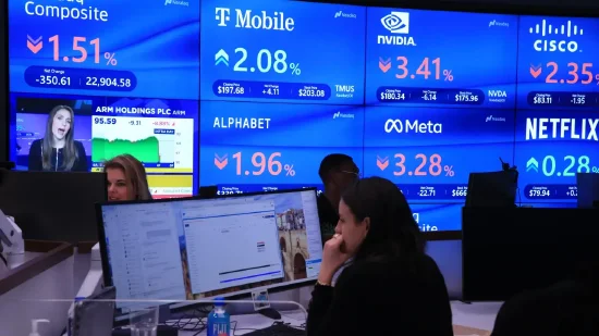 尾盘：道指上涨逾1000点，突破5万点大关  第1张