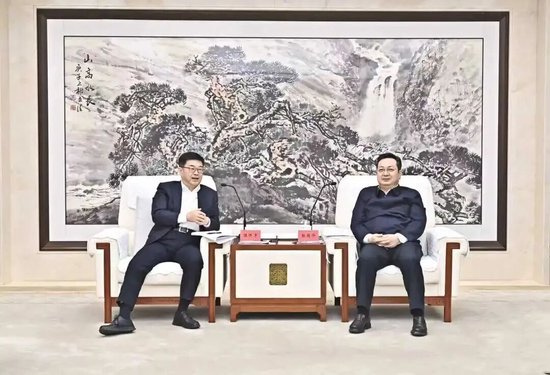 进出口银行董事长陈怀宇与雄安新区党工委书记、管委会主任张国华举行会谈 第1张 进出口银行董事长陈怀宇与雄安新区党工委书记、管委会主任张国华举行会谈 第1张